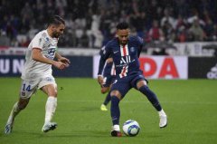 [Ligue 1] Neymar scores consecutive goals as Paris beats Lyon 1-0