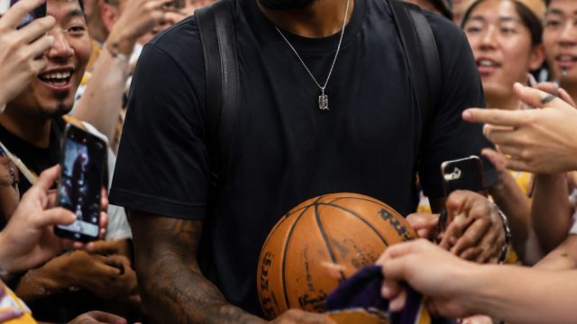 Kyrie Irving's Surprise Visit Shocks Chinese Basketball Fans